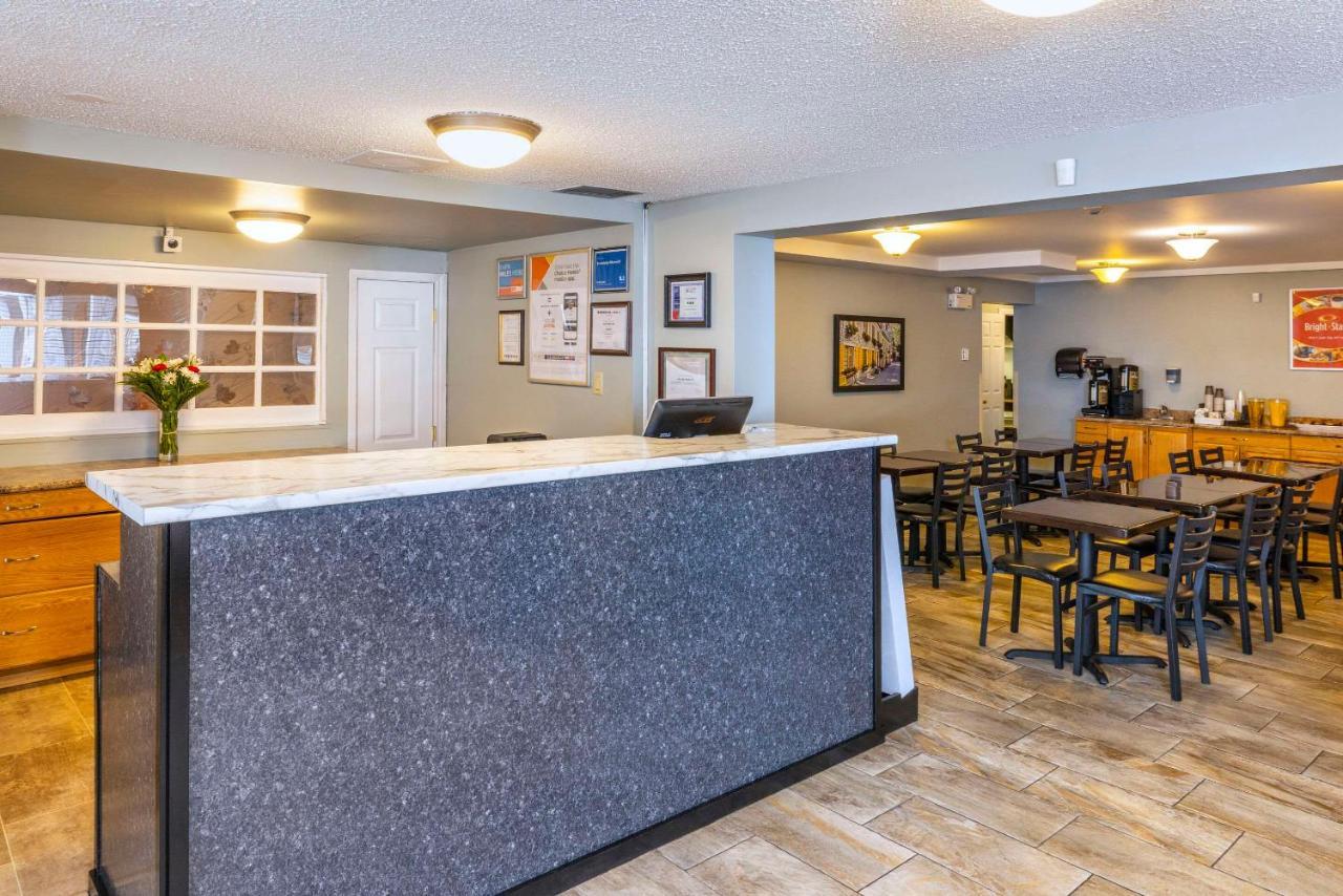 Econo Lodge Miramichi Exterior foto