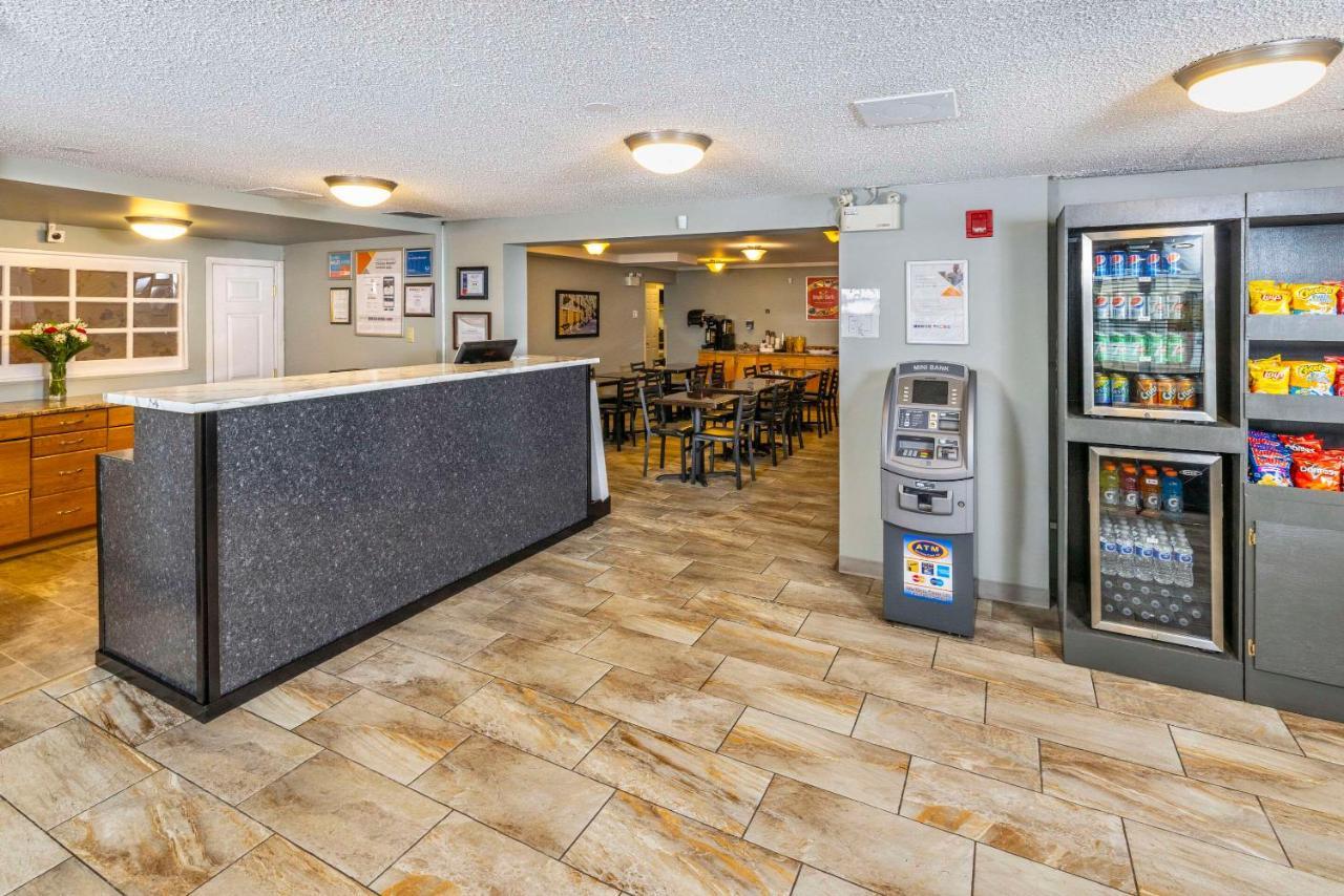 Econo Lodge Miramichi Exterior foto