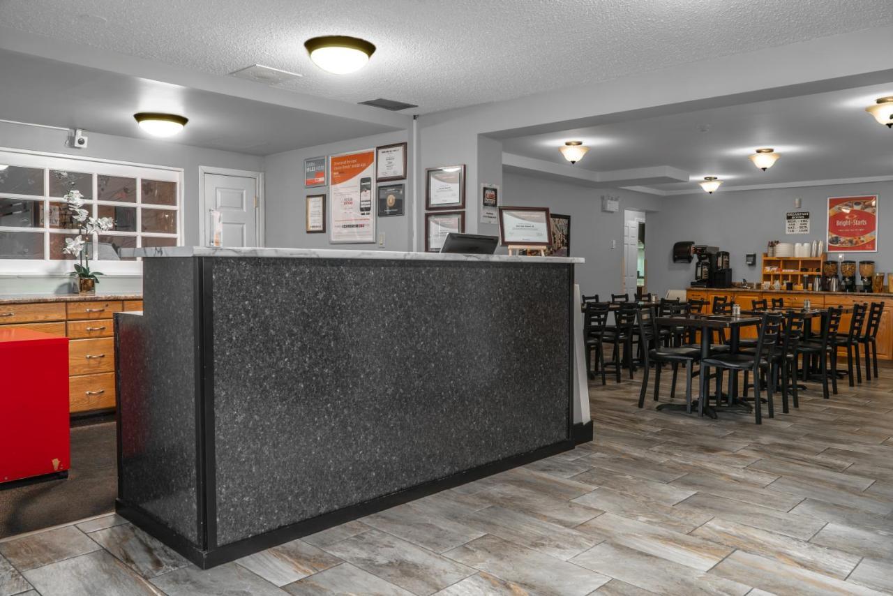 Econo Lodge Miramichi Exterior foto